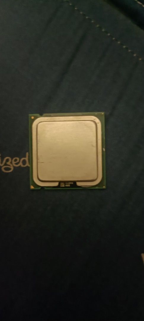 Intel CPU Processor (Category: Computer Parts) located in Singapore. Submitted by rumangazi503 (Listing ID 1454003277, Image 1). Description: - Intel Desktop CPU - Standard square chip with metal heat spreader - Pins located on the underside - Tested and working.