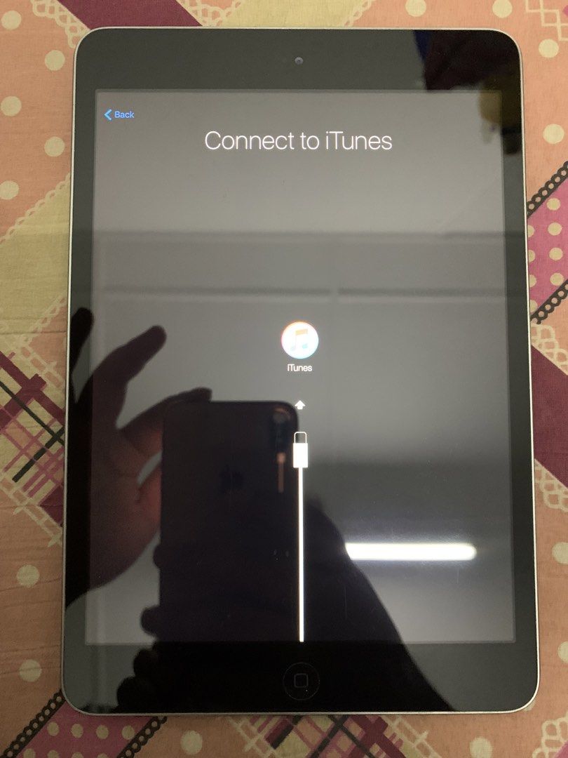 Ipad (Category: iPad) located in Kuala Lumpur. Submitted by iramalagu (Listing ID 1454170533, Image 3). Description: Ipad dont know what generation ipad this is, everything is okay except the iTune part, can be use as spare part sell as is.