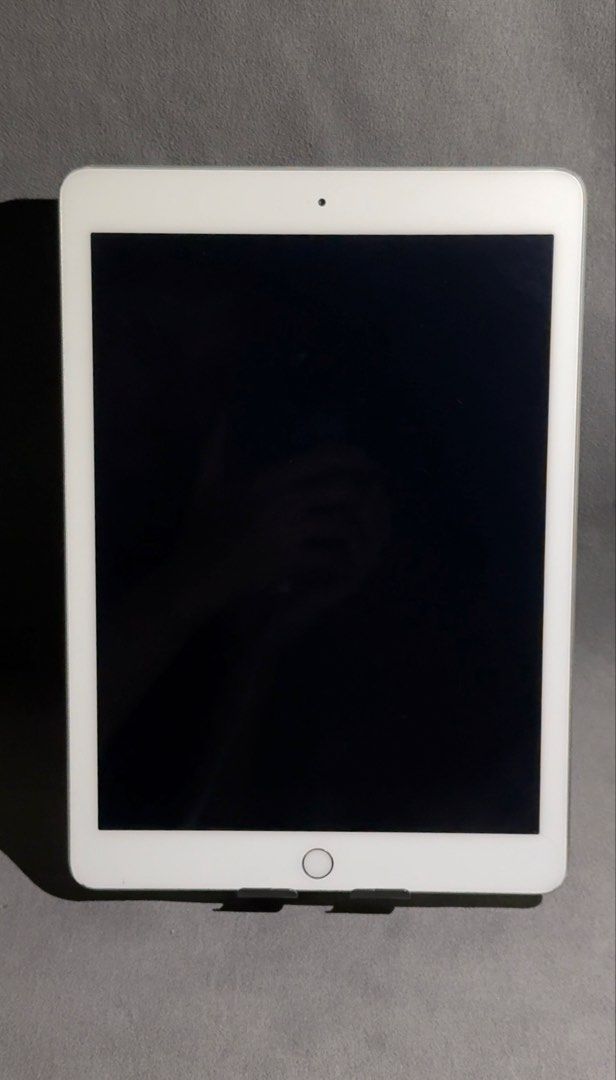 iPad 5th Generation | 32 GB (Category: iPad) located in Manila. Submitted by thaizamae (Listing ID 1454106541, Image 3). Description: 📍iPad 5th Generation 🪄32 GB | Silver 🔒Wifi only 🌀 With dents & scratches ‼️ Good for children Inclusions : Unit and case only Location : Makati & Taguig.
