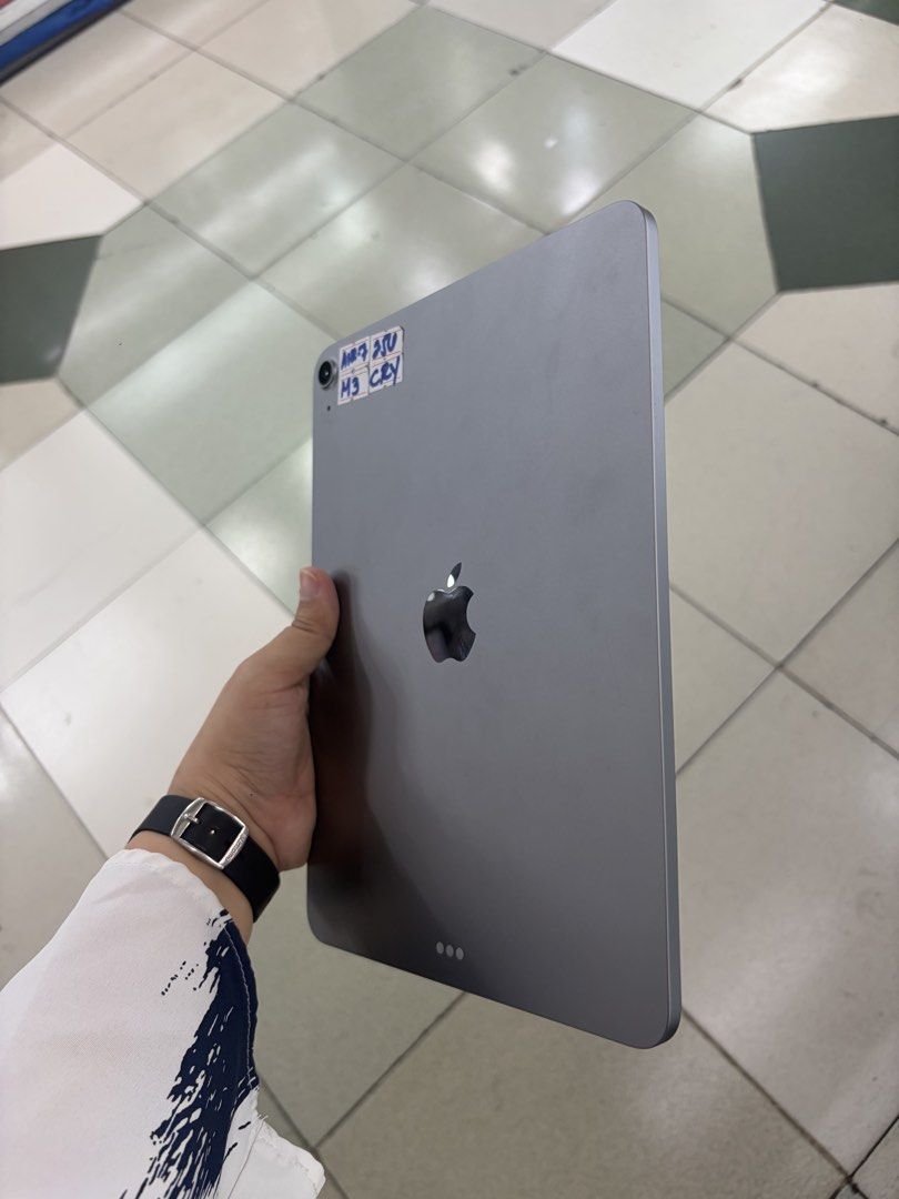 Ipad Air M3 256gb 11' Wifi No issue (Category: iPad) located in San Juan City. Submitted by javedsgadgetshop (Listing ID 1454032663, Image 3). Description: INSTALLMENT OPTIONS : SPAY LATER / GGIVES / CREDIT CARD / SKYRO / HOMECREDIT (BRANDNEW) QUICK INFO! ✖️ ➡️ iPad Air M3 11' ➡️ 256GB ➡️ spacegrey Color ➡️ NTC Variant ➡️ 95% Makinis & 93-97% BH ➡️ Wifi Only ➡️ WITH FREE CASE AND CHARGER 🤝 We accept swap | Trade - In 💳 We do installment thru Cr
