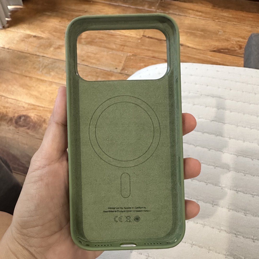 Iphone 17 Pro Max Silicone Case with Magsafe (Category: Cases & Sleeves) located in Antipolo. Submitted by fasph (Listing ID 1454184925, Image 2). Description: Color: Light Moss Original.