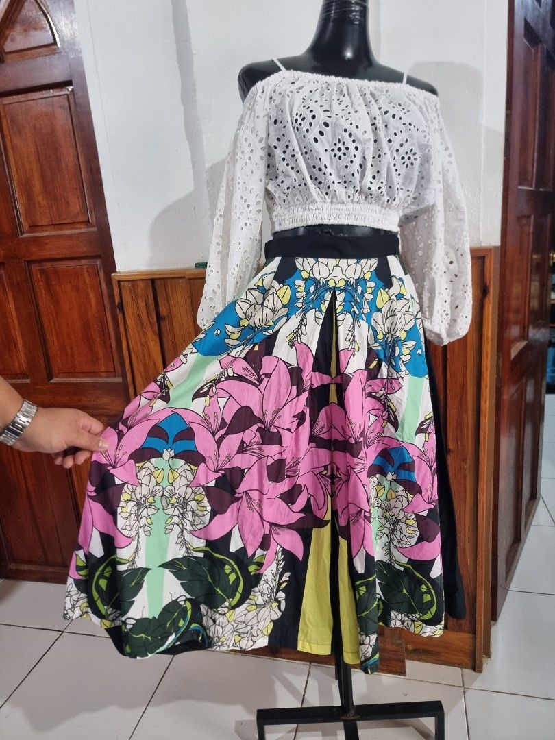 Isola marras runway long squarepant size w30 (Category: Skirts) located in La Trinidad. Submitted by designeritems2000 (Listing ID 1454065161, Image 3). Description: .