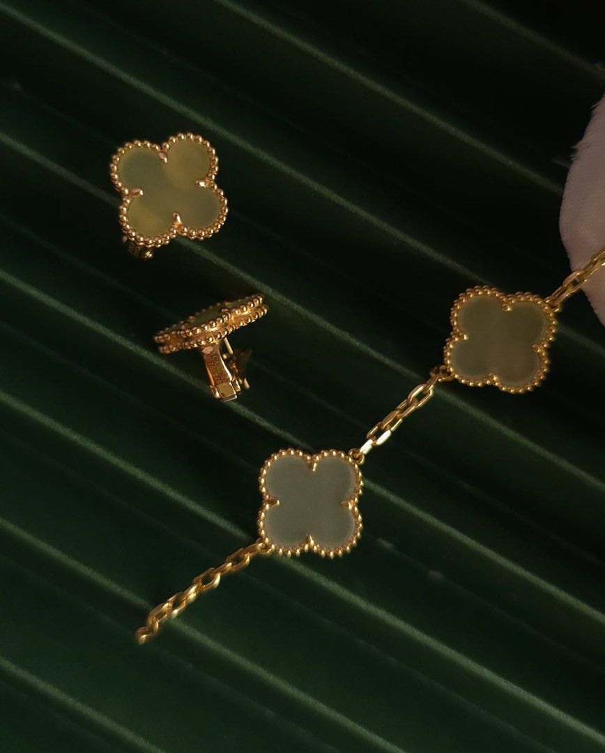 Jade Clover Earrings and Bracelet HK setting (Category: Necklaces) located in Cebu City. Submitted by virnee (Listing ID 1454023237, Image 3). Description: Earrings - 59,000 Bracelet - 65,000 Jade Clover 18k HK setting 15mm Earrings - almost 6g clip-type Bracelet - more than 10g, 7-7.5”.