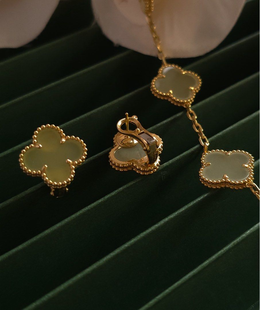 Jade Clover Earrings and Bracelet HK setting (Category: Necklaces) located in Cebu City. Submitted by virnee (Listing ID 1454023237, Image 1). Description: Earrings - 59,000 Bracelet - 65,000 Jade Clover 18k HK setting 15mm Earrings - almost 6g clip-type Bracelet - more than 10g, 7-7.5”.