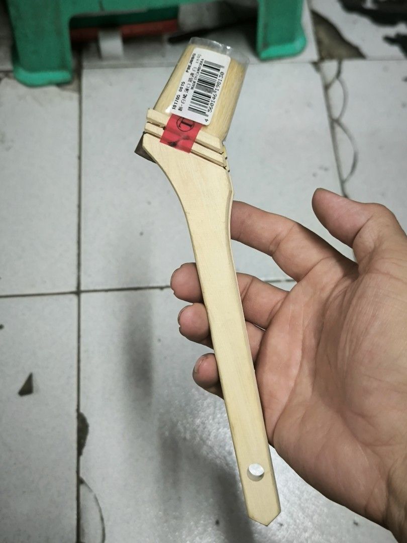 Japanese angle Paint Brush 15mm (Category: Craft Supplies & Tools) located in Angeles City. Submitted by yellowbrickstore (Listing ID 1454030370, Image 3). Description: - Brand new wooden handle paint brush - Still in original packaging with price tag - Features Japanese writing and a 'T' logo on the handle - Marked with '15' (Size 15) and '40%' - Ideal for various painting projects.