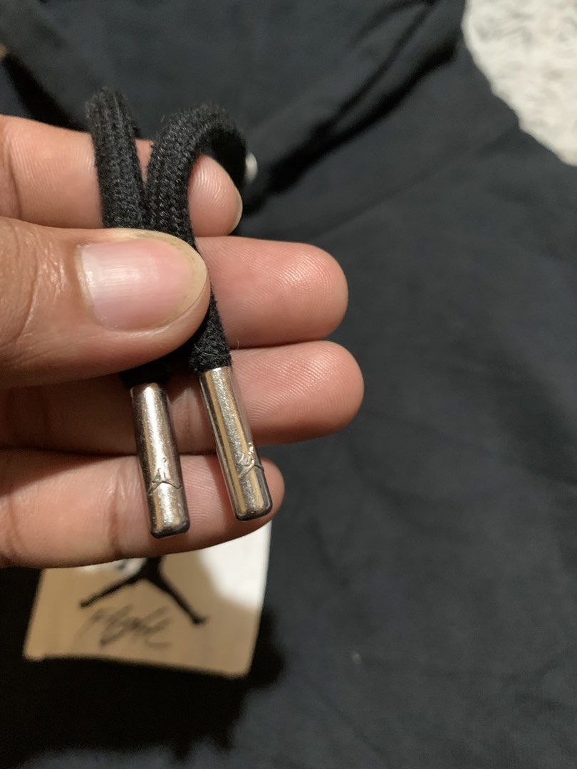 JORDAN FLIGHT FULL OVER HOODIE /authentic (Category: Coats, Jackets and Outerwear) located in Alcoy. Submitted by jeffalvara90142 (Listing ID 1454154617, Image 3). Description: JORDAN FLIGHT FULL OVER HOODIE /authentic Size :LARGE DIMES:w:23.5 / L:27 Condition: excellent Color rate : 9.5/10 Issue minor loose stitching in front right pocket .