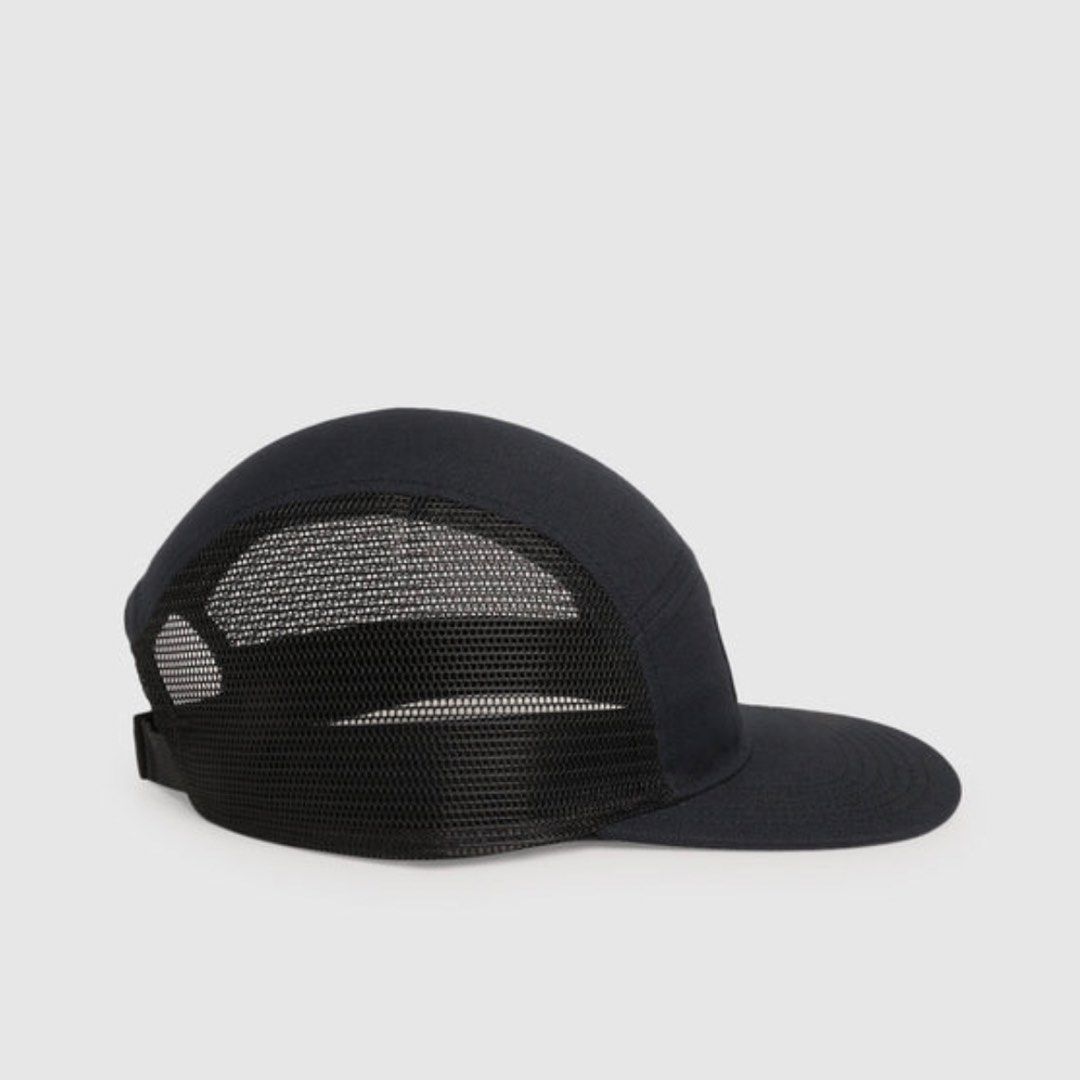Jordan Flight Mesh Cap S/M (SRP ₱1045) (Category: Caps & Hats) located in Manila. Submitted by angela.gg (Listing ID 1454072348, Image 3). Description: - Now unavailable on app! Limited Edition! - Black Jordan cap - Breathable mesh side panels - Features iconic red Jumpman logo and 'Flight' text on front patch - Adjustable strap at the back for a customized fit - Ideal for casual wear or sports activities.