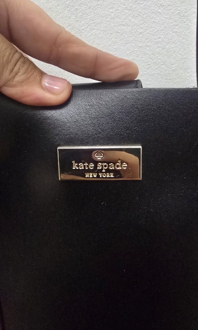 Kate Spade Pink Black Leather Bag (Category: Luxury Bags & Wallets) located in Quezon City. Submitted by ynnmyclosetph (Listing ID 1454120850, Image 3). Description: ✨ PRE-LOVED KATE SPADE NEW YORK STRUCTURED TOTE BAG ✨ Elegant, timeless, and perfect for everyday use. This beautiful Kate Spade New York Structured Tote features a sleek black leather exterior paired with a stunning pink interior ideal for work, meetings, or elevating your daily sty
