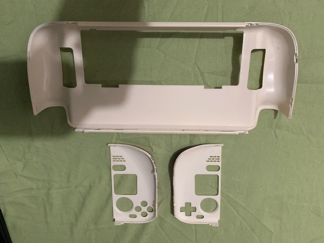 Kickstart steam deck case with issues (Category: Cases & Covers) located in Paranaque City. Submitted by obin08 (Listing ID 1454184937, Image 2). Description: for sale no more bracket. crack in left upper part of back case. connectors broken please see pics for details.