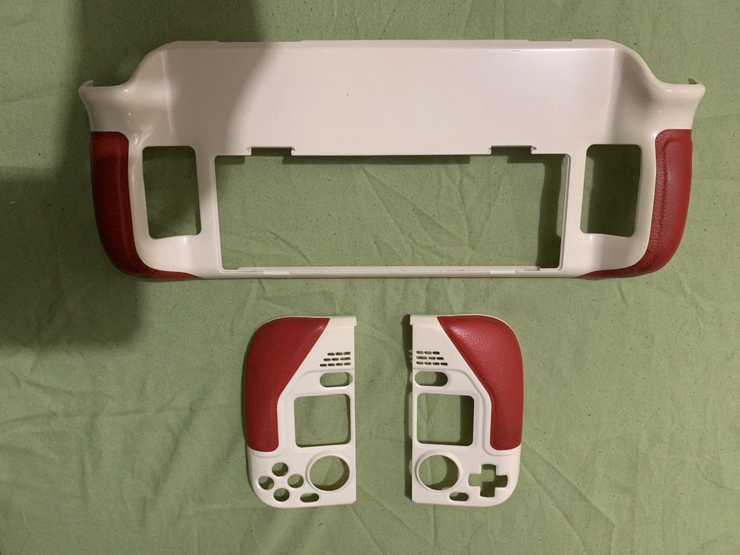 Kickstart steam deck case with issues (Category: Cases & Covers) located in Paranaque City. Submitted by obin08 (Listing ID 1454184937, Image 1). Description: for sale no more bracket. crack in left upper part of back case. connectors broken please see pics for details.