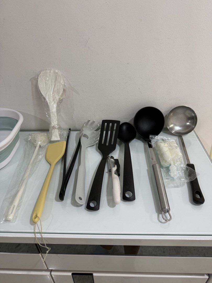 Kitchenware (Category: Cookware & Accessories) located in Singapore. Submitted by cindyz88 (Listing ID 1454085694, Image 3). Description: all for $9.