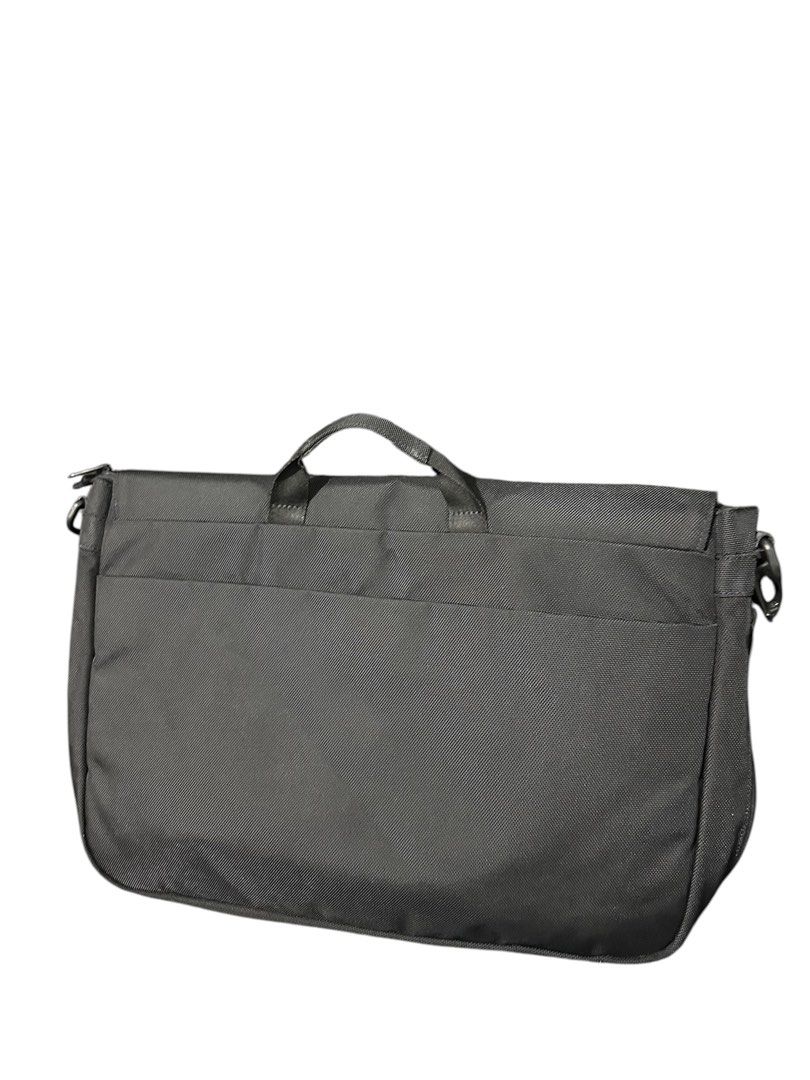 laptops bag kangol brand (Category: Laptops & Notebooks) located in Butuan. Submitted by philcassiedyshopping (Listing ID 1454006154, Image 3). Description: walang sling pero kangol orig po yan.