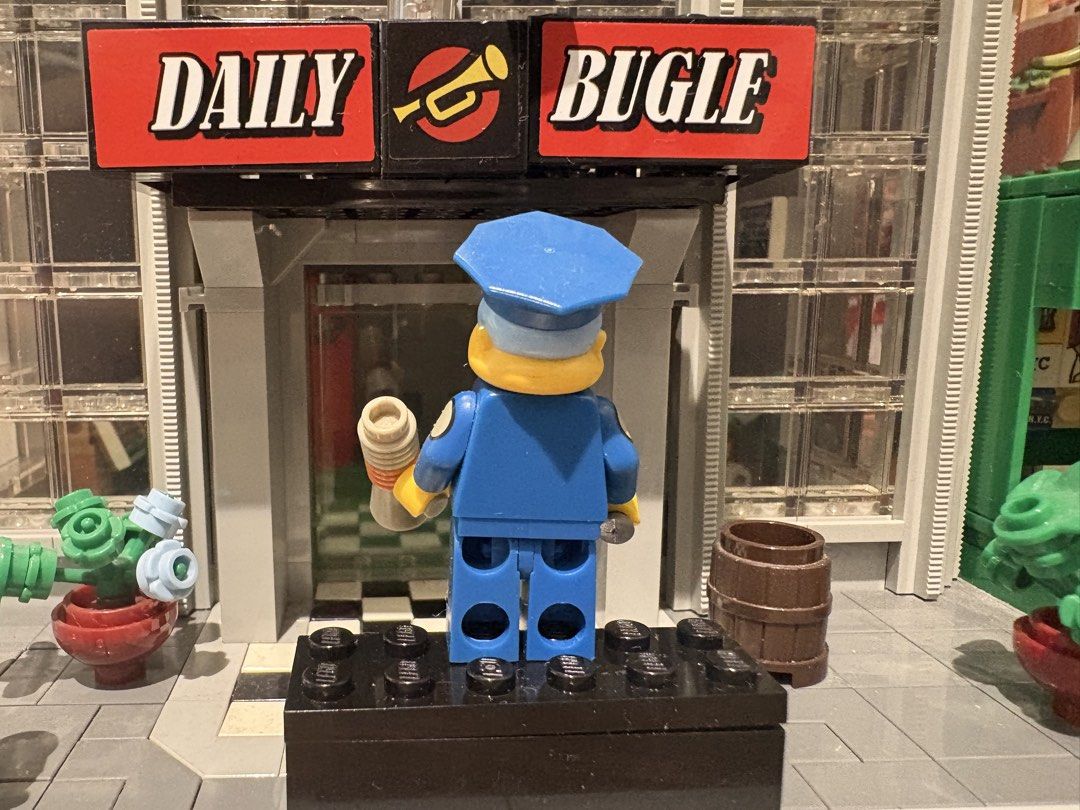 LEGO Chief Wiggum (Category: Lego & Building Sets) located in Mandaluyong City. Submitted by snapbricks (Listing ID 1454122430, Image 2). Description: LEGO Chief Wiggum (The Simpsons) Minifigure Authentic LEGO Chief Wiggum (The Simpsons) * Like new condition * Never played with * Displayed only * Includes accessories (as shown in photos) * Well-kept and in excellent condition 📦 Shipping: Lalamove only. Shipping fee to be shouldered by the buyer.