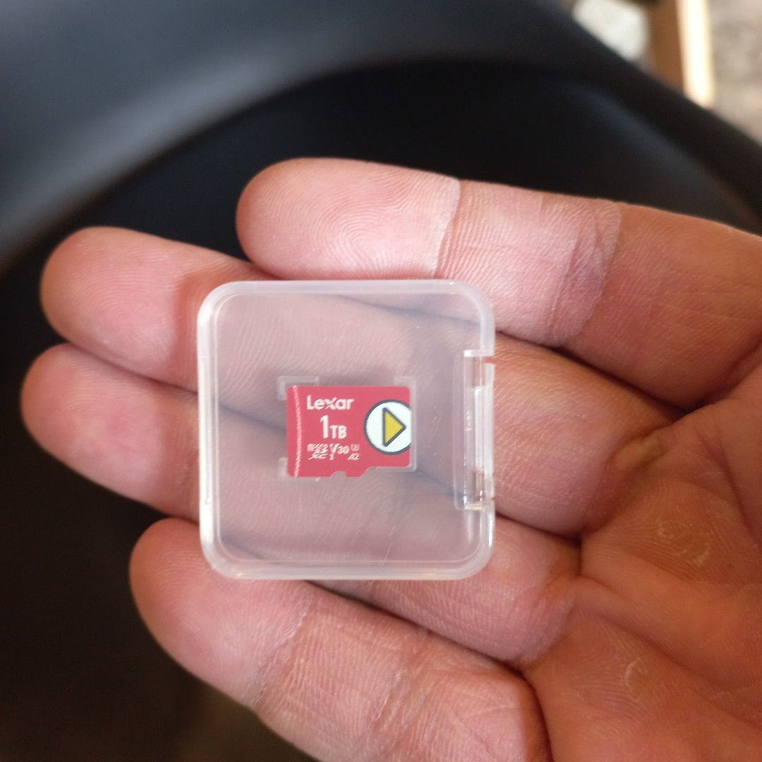 Lexar Play microSDXC Memory Card, 1TB (Category: Memory & SD Cards) located in Quezon City. Submitted by murkymill75740 (Listing ID 1454008048, Image 3). Description: Original Lexar Play micro SD Card, One (1) terabyte storage capacity. Bought this 1TB memory card in JW Summit, zaladA Official Store brand new for 10,000 PHP. Used for a month, like new condition. Selling because of my changing phone that has no capacity to insert external storage.