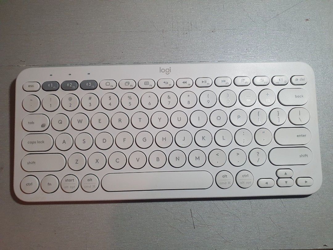 logi tech wireless keyboard (WHITE) (Category: Computer Keyboard) located in Mandaluyong City. Submitted by boujeeeee (Listing ID 1454110351, Image 1). Description: Negotiable!!!! Please the image!! 💯legit Still in a good coondition 100% working.