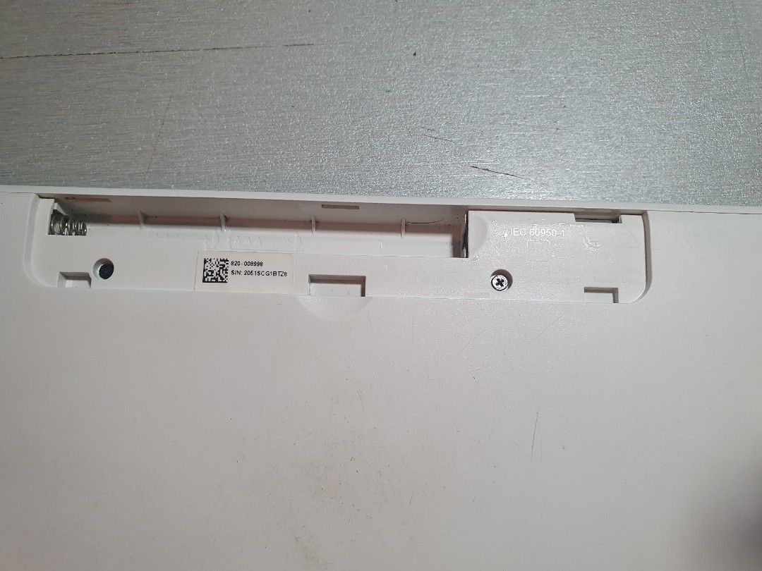 logi tech wireless keyboard (WHITE) (Category: Computer Keyboard) located in Mandaluyong City. Submitted by boujeeeee (Listing ID 1454110351, Image 2). Description: Negotiable!!!! Please the image!! 💯legit Still in a good coondition 100% working.