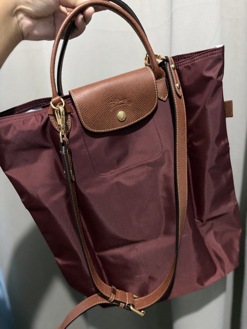 Longchamp Burgundy Top Handle Document/ Laptop Bag (Category: Luxury Bags & Wallets) located in Pasay City. Submitted by theluxefinds.phonhand (Listing ID 1454135972, Image 3). Description: Rare color and size( can attach sling but not included) Original new longchamp.