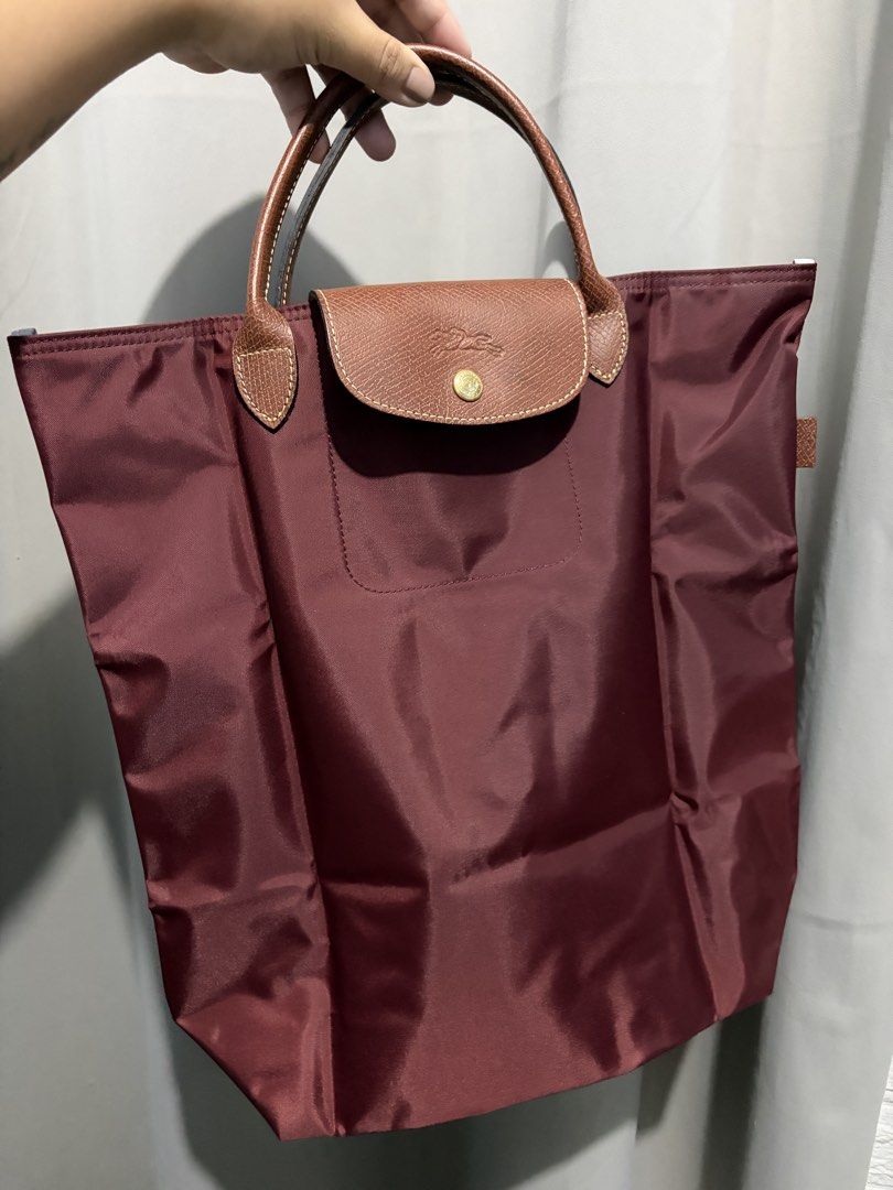 Longchamp Burgundy Top Handle Document/ Laptop Bag (Category: Luxury Bags & Wallets) located in Pasay City. Submitted by theluxefinds.phonhand (Listing ID 1454135972, Image 1). Description: Rare color and size( can attach sling but not included) Original new longchamp.