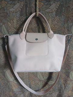 (Category: ) located in . Submitted by azizahthriftshop (Listing ID 1454112565, Image 1). Description: .