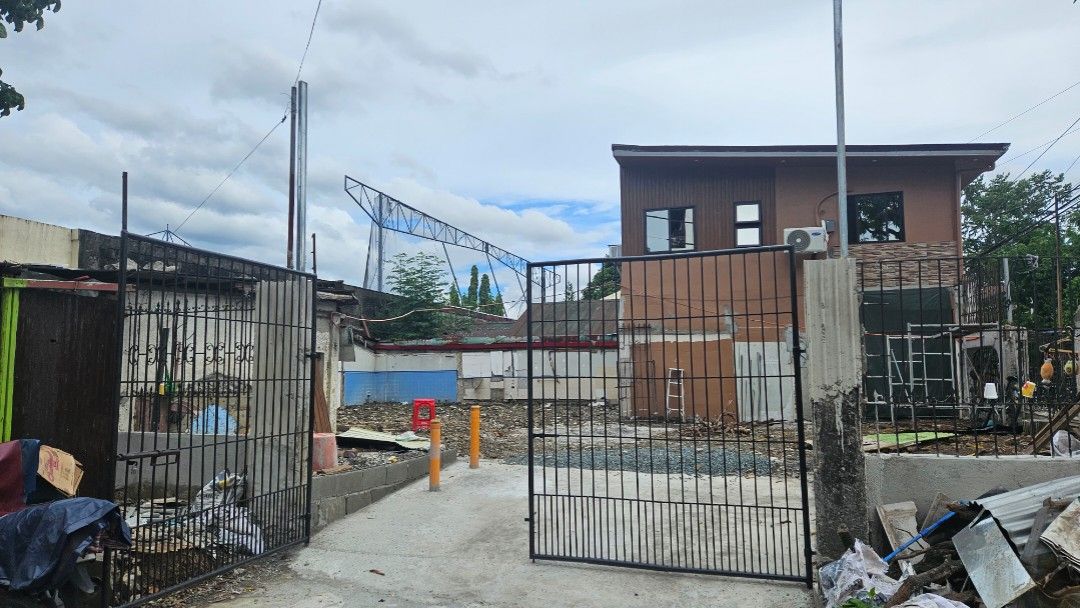 Parking space for lease (Category: Lot) located in Caloocan City. Submitted by anthonylim04-99709 (Listing ID 1447405646, Image 1). Description: near FEU roosevelt sumulong Finasia homes with cctv amd light.