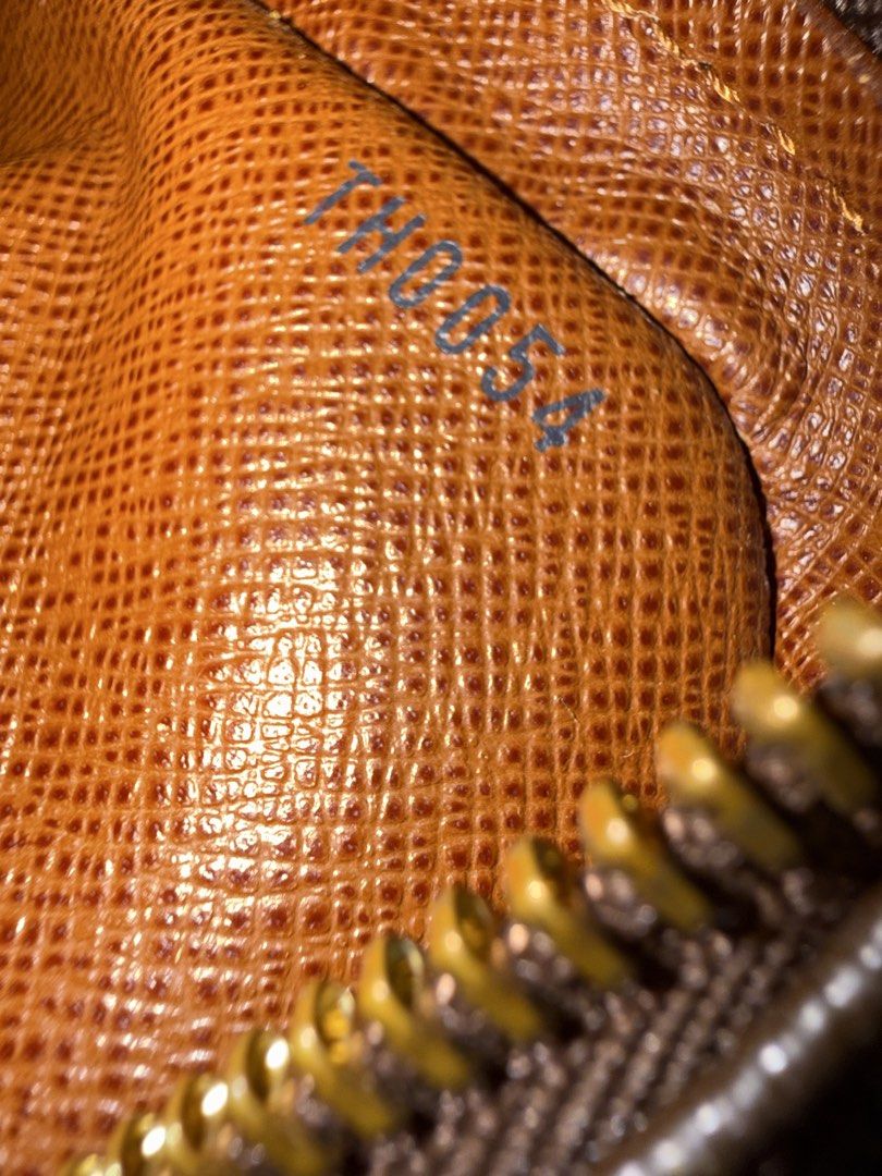 Louis Vuitton Amazone (Category: Sling Bags) located in Manila. Submitted by source.selection (Listing ID 1454059937, Image 3). Description: This vintage Louis Vuitton Amazone crossbody bag features the iconic monogram canvas with natural cowhide leather trim and a front zippered pocket..