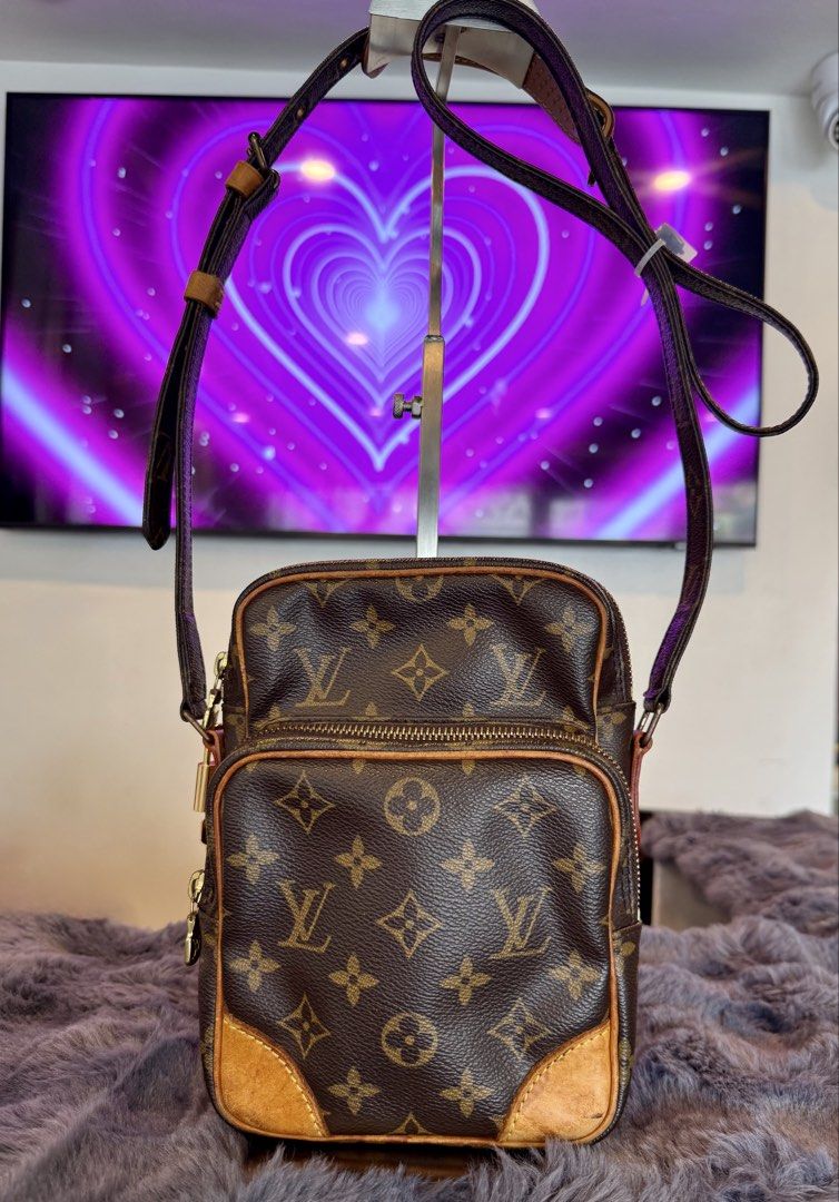 Louis Vuitton Amazone (Category: Sling Bags) located in Manila. Submitted by source.selection (Listing ID 1454059937, Image 1). Description: This vintage Louis Vuitton Amazone crossbody bag features the iconic monogram canvas with natural cowhide leather trim and a front zippered pocket..