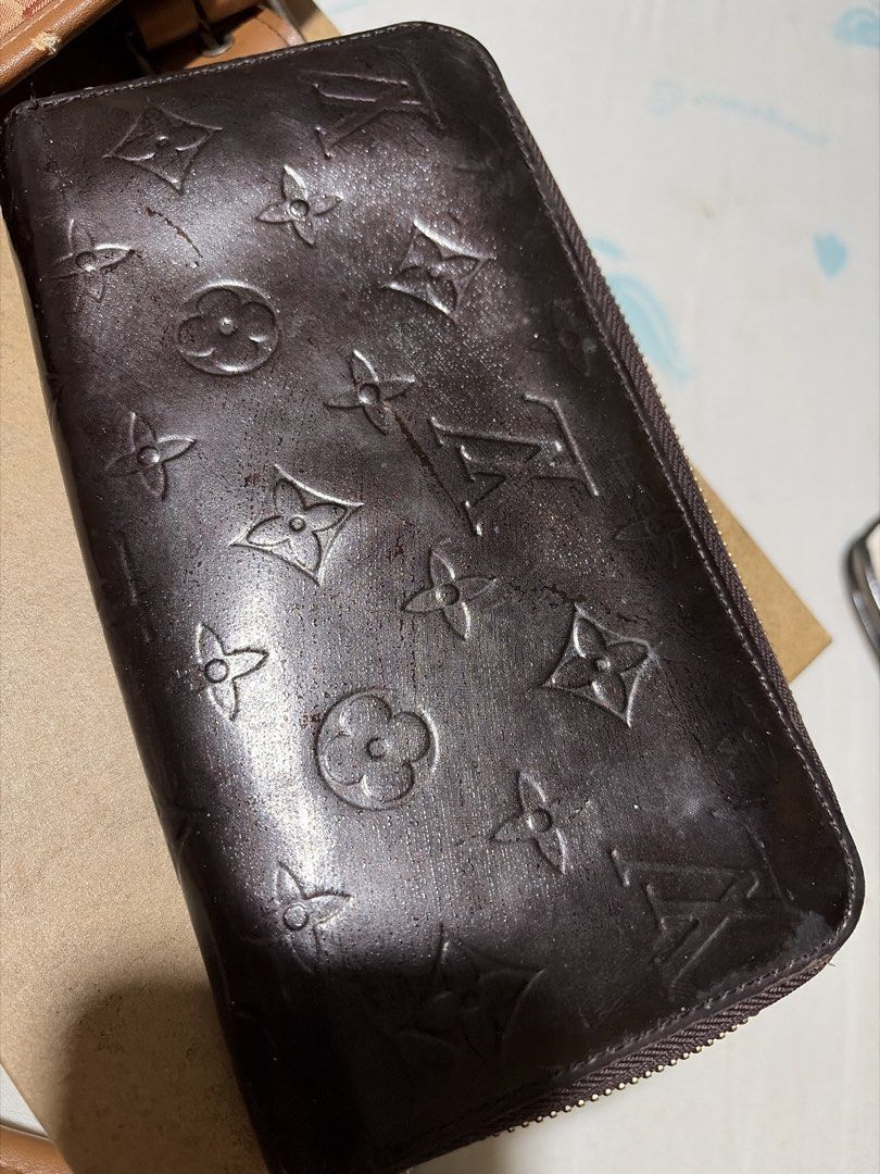 Louis Vuitton Monogram Long Wallet (Category: Luxury Bags & Wallets) located in Las Pinas. Submitted by ces0427 (Listing ID 1454186859, Image 1). Description: - Louis Vuitton long wallet - Classic monogram pattern on dark brown leather - Secure zipper closure - Multiple interior compartments - Fully functional and stylish ✅please do your own self authentication as this is just a gift ✅signs of wear and tear, flaws in the picture ✅vibtage but stil