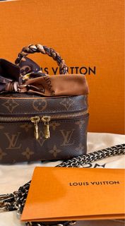 (Category: ) located in . Submitted by day.apparel (Listing ID 1454003570, Image 1). Description: .