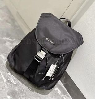 (Category: ) located in . Submitted by fashion.luxe (Listing ID 1454159570, Image 1). Description: .