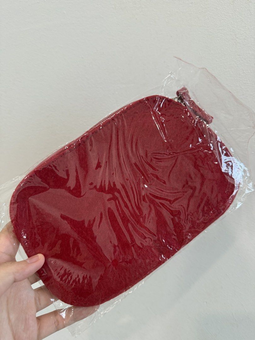 Makeup Pouch (Category: Purses & Pouches) located in Kuala Lumpur. Submitted by mmmm_mmmm0808 (Listing ID 1454100104, Image 2). Description: .