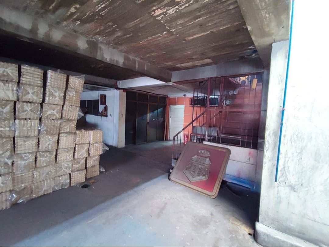 Malabon Warehouse for Rent (Category: Commercial) located in Quezon City. Submitted by cb_glam22 (Listing ID 1454155419, Image 2). Description: 🏢 WAREHOUSE FOR RENT – MALABON CITY Looking for a spacious warehouse for your business? ✅ 600 SQM ✅ 3 Floors ✅ Ideal for warehousing, logistics, distribution, e-commerce, manufacturing, storage, and office operations ✅ Strategically located in Malabon City with convenient access to major roads. Whether y