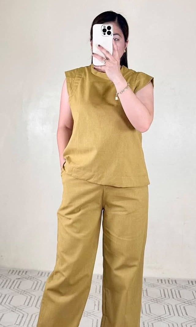 MALIAH TOP AND PANTS COORDINATES (Category: Sets or Coordinates) located in Cainta. Submitted by agirlnamedkatkatII (Listing ID 1454126307, Image 2). Description: MALIAH TOP AND PANTS COORDINATES P420.00 FREESIZE CAN FIT FROM SMALL-LARGE FABRIC: COTTON LINEN FABRIC NOTE: PLEASE PROVIDE 2ND AND 3RD COLOR OPTIONS.