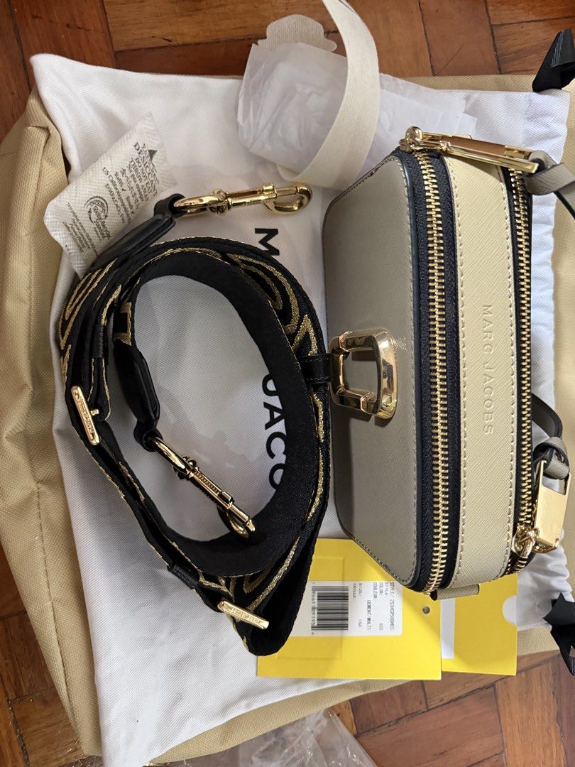 Marc Jacobs Snapshot Camera Bag (Category: Luxury Bags & Wallets) located in Quezon City. Submitted by msaisa (Listing ID 1454061156, Image 2). Description: - Authentic Marc Jacobs camera bag - Adjustable crossbody strap for comfortable wear - Elegant gold hardware details - Includes original dust bag and tags - Ideal for everyday essentials and style.