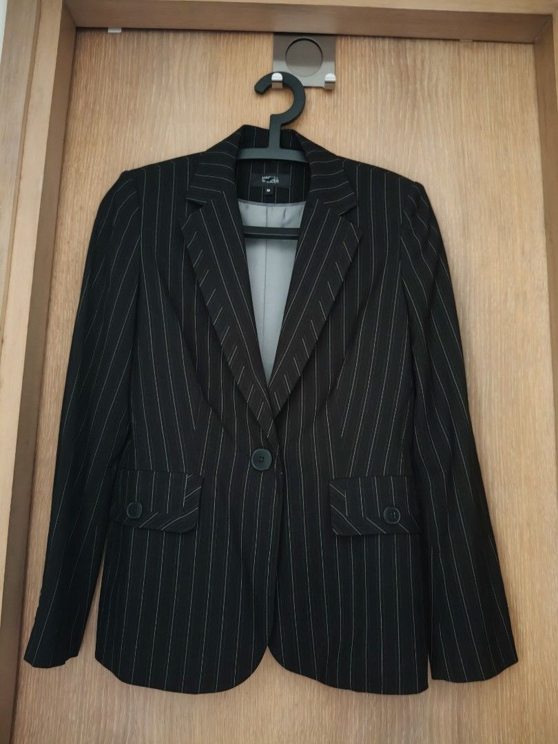 MARKS & SPENCER set （分類：外套及戶外衣服）位於 Hong Kong。 由 chocolatecoffee 提交（商品編號 1454064708，圖片 1）。簡介： Cutoff/ Torn Label。
