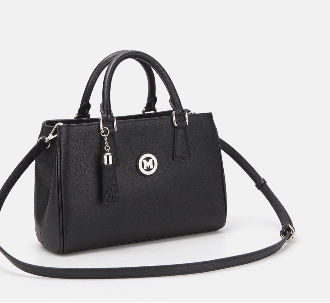 Metro City ( 2way) Shoulder tote bag (Category: Shoulder Bags) located in Manila. Submitted by kgdecluttercloset (Listing ID 1454089104, Image 2). Description: .