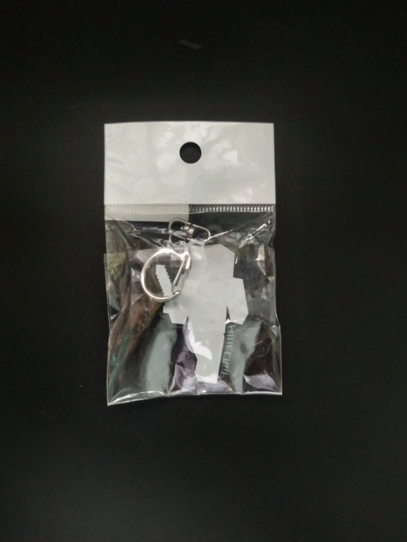 Minecraft Alex & Steve Keychain Set (Category: Character Goods) located in Agdangan. Submitted by enzodeklutz (Listing ID 1454034013, Image 2). Description: - Set of 2 Minecraft keychains - Includes Alex with sword and Steve - Brand new, still in original packaging - Ideal gift for any Minecraft enthusiast - Excellent value for both keychains.