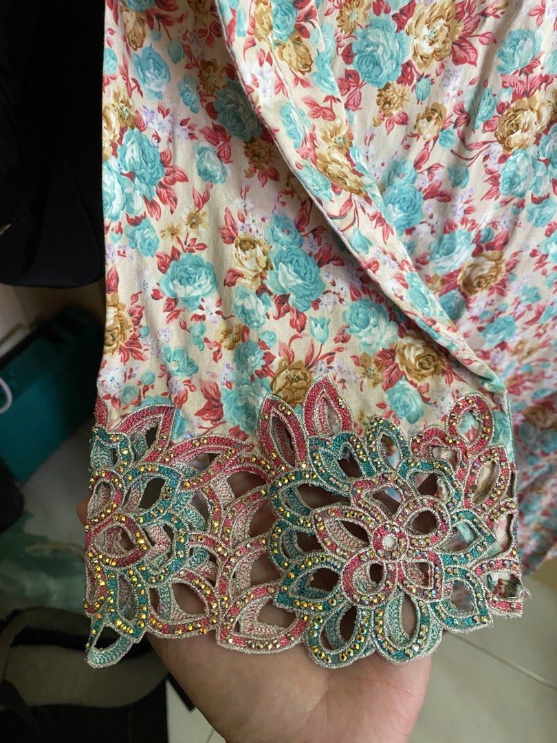 Mukhawar (Category: Dresses) located in Kuala Lumpur. Submitted by abdiaana (Listing ID 1454043607, Image 3). Description: Mukhawar dada 36 Exc postage.