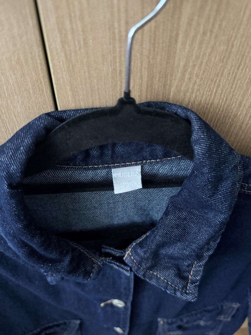 Musera Dark Wash Denim Cropped Jacket with Short Sleeves (Category: Coats, Jackets and Outerwear) located in Tuguegarao City. Submitted by Jarah (Listing ID 1454079258, Image 2). Description: - Musera dark wash denim jacket - Cropped style with short sleeves - Two front pockets with button closures - Button-up front - Classic collar - Ideal for layering and versatile styling.