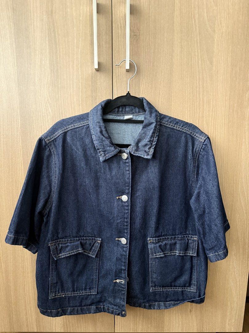 Musera Dark Wash Denim Cropped Jacket with Short Sleeves (Category: Coats, Jackets and Outerwear) located in Tuguegarao City. Submitted by Jarah (Listing ID 1454079258, Image 1). Description: - Musera dark wash denim jacket - Cropped style with short sleeves - Two front pockets with button closures - Button-up front - Classic collar - Ideal for layering and versatile styling.