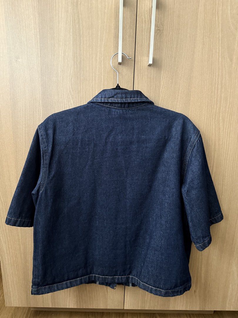 Musera Dark Wash Denim Cropped Jacket with Short Sleeves (Category: Coats, Jackets and Outerwear) located in Tuguegarao City. Submitted by Jarah (Listing ID 1454079258, Image 3). Description: - Musera dark wash denim jacket - Cropped style with short sleeves - Two front pockets with button closures - Button-up front - Classic collar - Ideal for layering and versatile styling.