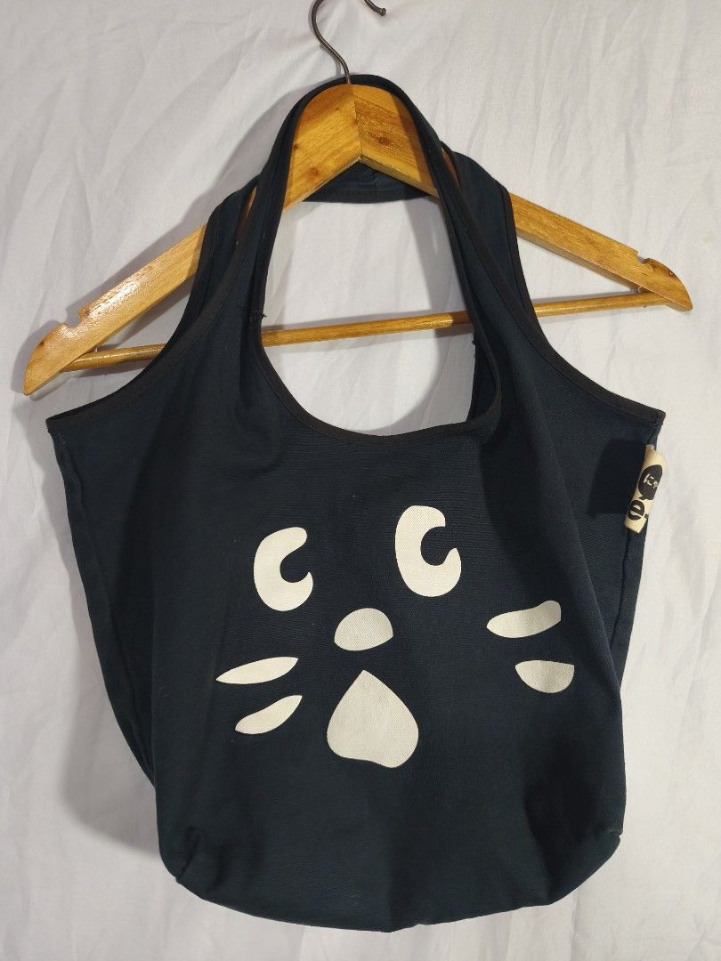 Ne-net Black Tote Bag (Category: Tote Bags) located in Cagayan de Oro. Submitted by smoothstyle (Listing ID 1454077954, Image 2). Description: Ne-Net tote bag excellent condition 9.5/10 color rate.