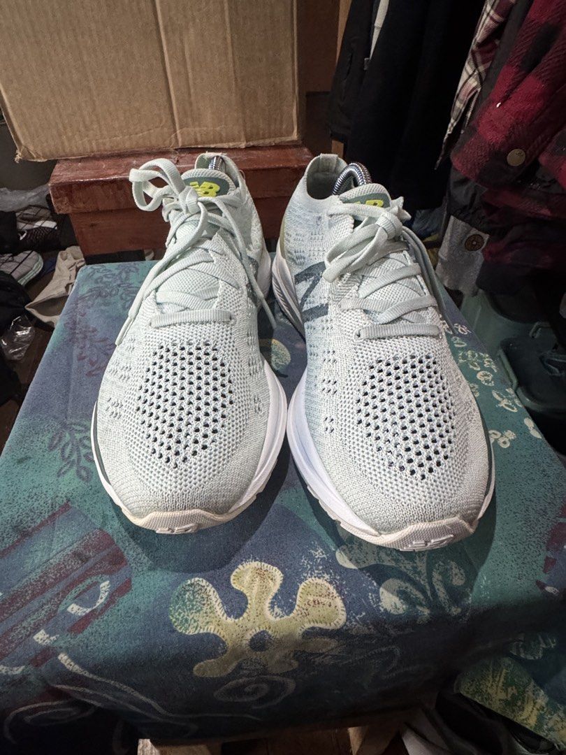 New Balance 890 (Category: Sneakers) located in Baguio. Submitted by ezaussie (Listing ID 1454134866, Image 2). Description: New Balance 890 (Green)- 9US/40.5EU.