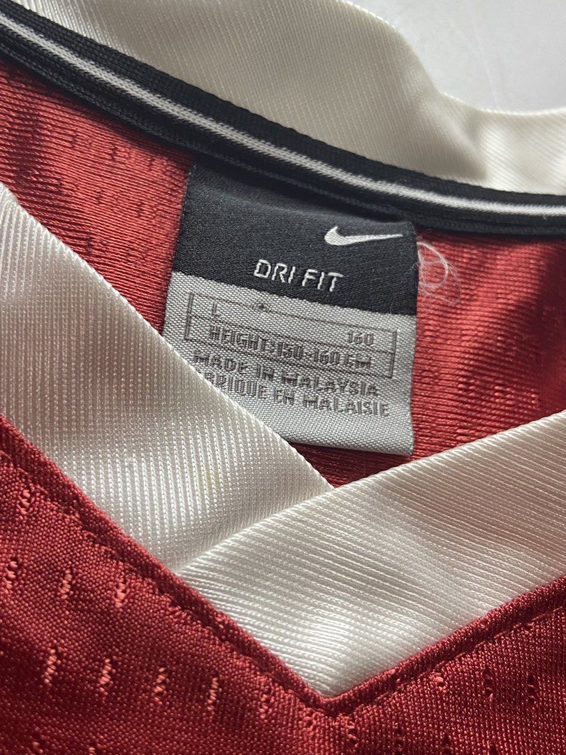 NIKE BASKETBALL LONGSLEEVE (Category: Coats, Jackets and Outerwear) located in Navotas City. Submitted by classicarrival.ph (Listing ID 1454103580, Image 3). Description: 🔽 DETAILS 🔽 Size: M-L Length: 25 Width: 18.5 EXCELLENT CONDITION⭐️ .