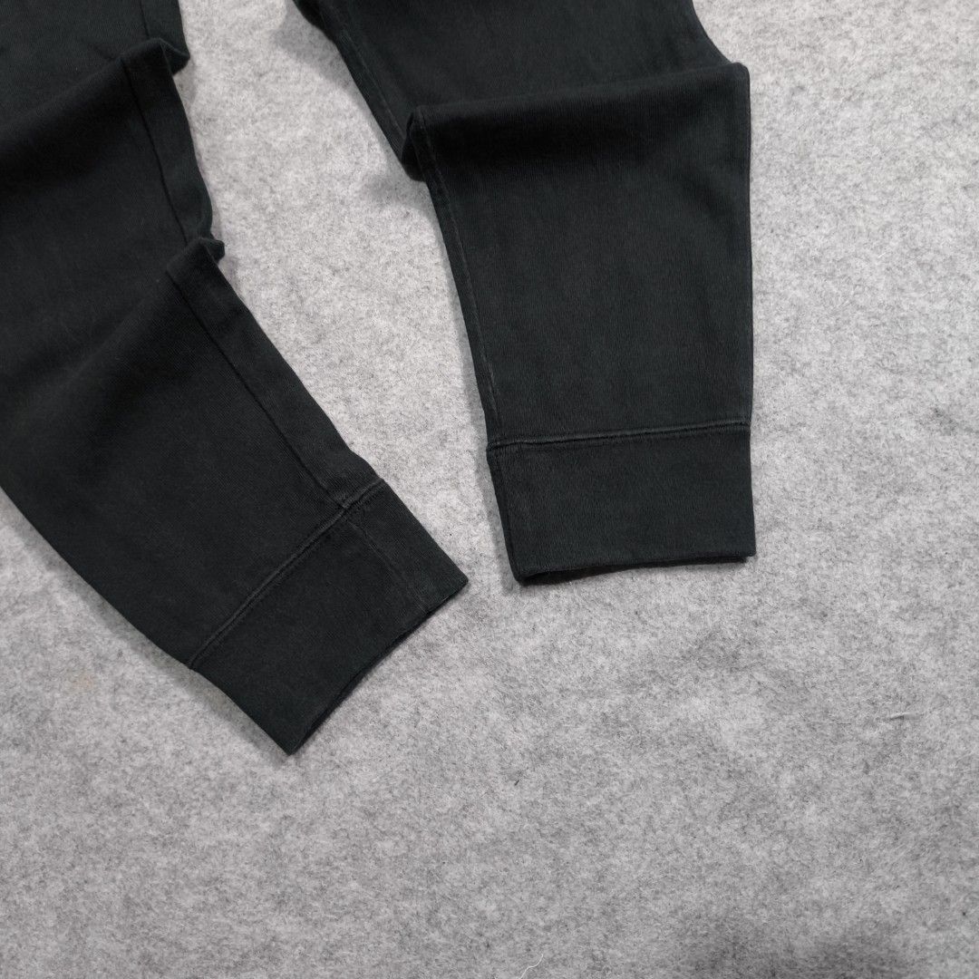 Nike Jogger Pants (Category: Earphones) located in Manila. Submitted by shykes_26 (Listing ID 1454015911, Image 2). Description: Dimensions: Waist - 28-34 (M on tag) Length - 36 Thigh - 10 Leg open - 4 Issues: None.