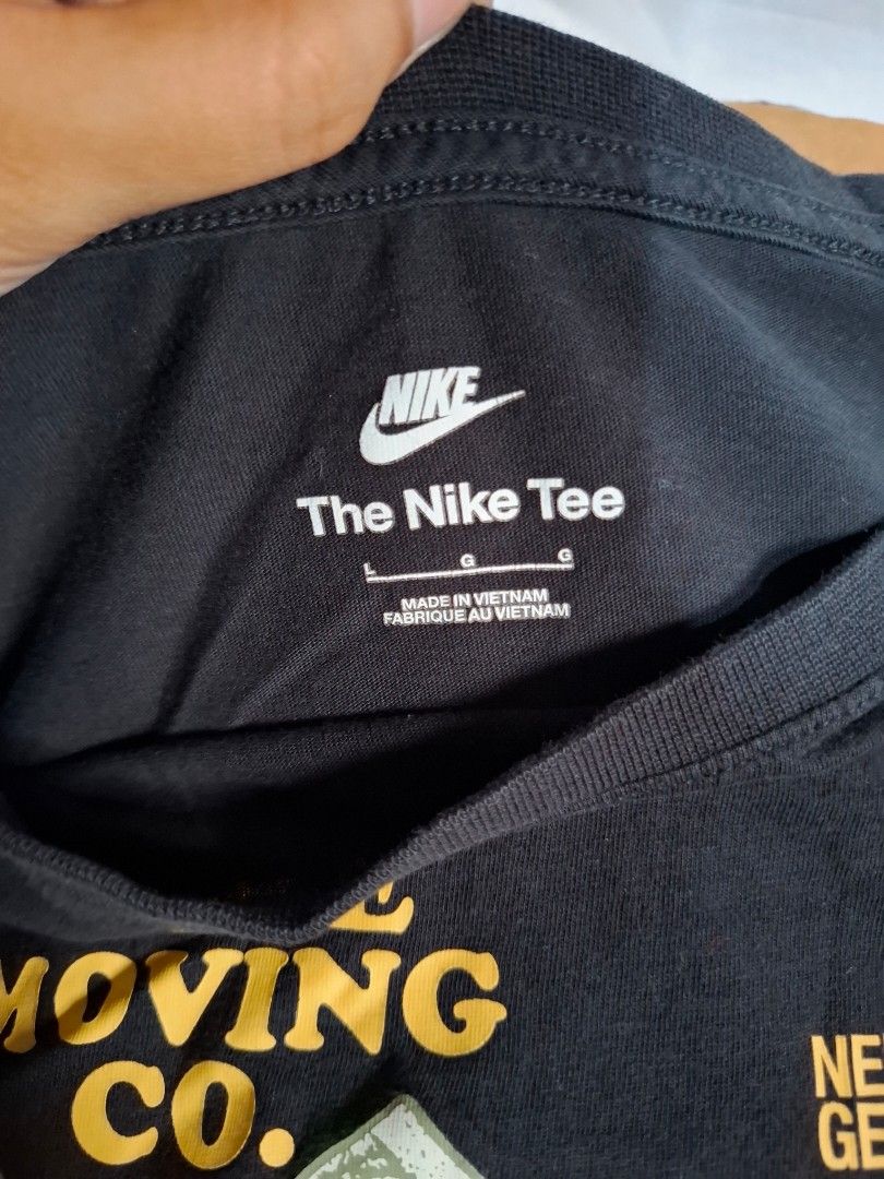 Nike Moving Co. Graphic T-Shirt (Category: Tshirts & Polo Shirts ) located in Manila. Submitted by key_pii (Listing ID 1454054487, Image 2). Description: 250 shipped Origin: Canada Dimes: Width - 22 Length - 26.4 Color Rate: 9/10 Condition: 9/10 MOP: Gcash MOD: Jnt Preloved, no cancellation..