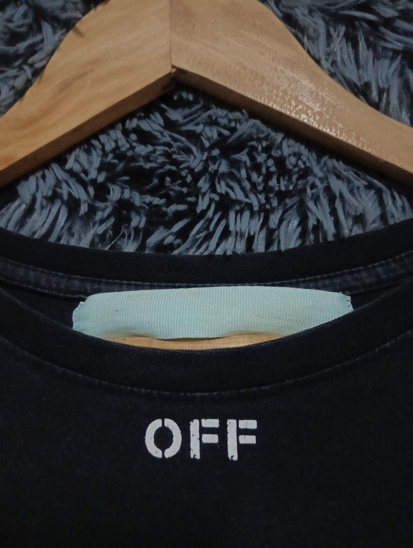 Off White Marilyn Monroe Tee (Category: Activewear) located in Manila. Submitted by thrift_marvs (Listing ID 1454179330, Image 2). Description: Off White Marilyn Monroe Tee Size Medium Very Good Condition Need Wash Issue Cracks 200 + sf only.