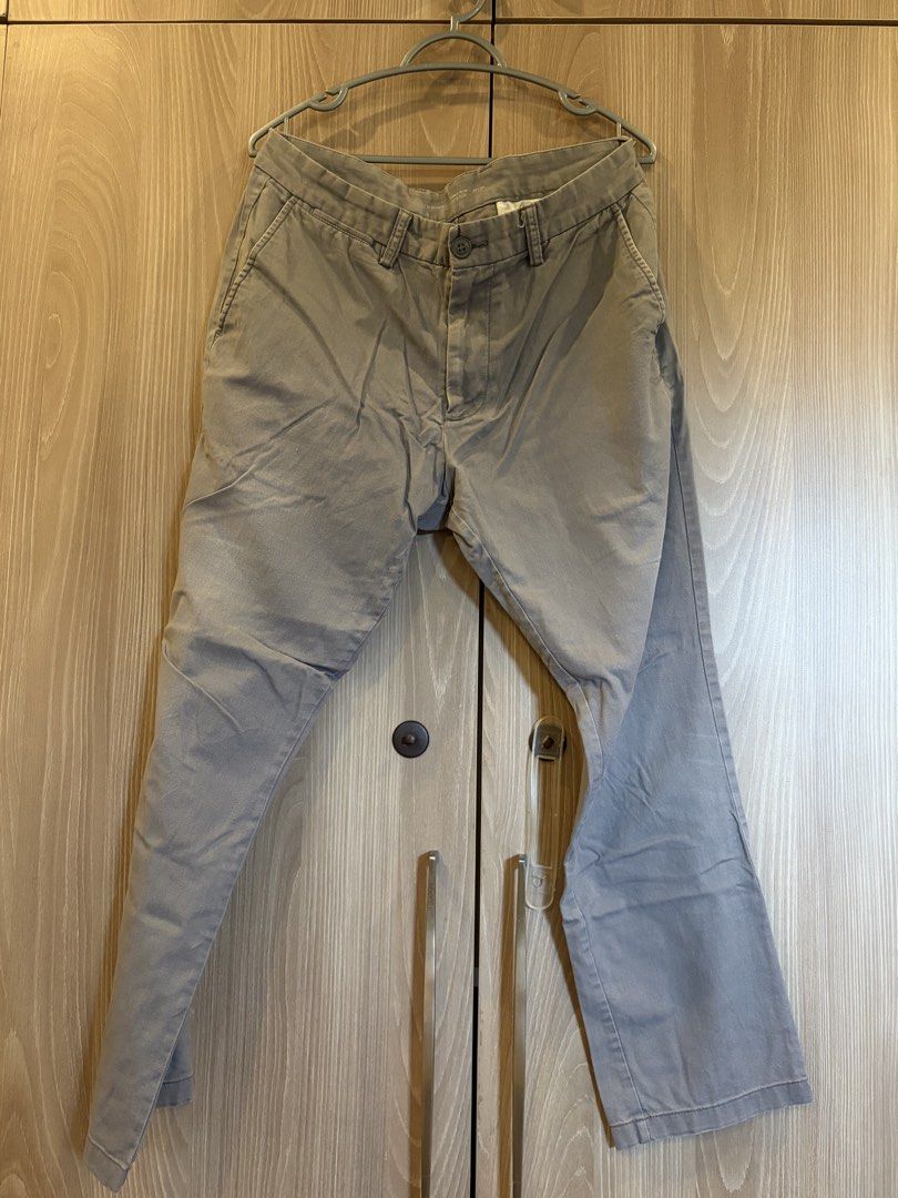Old Navy Pants (Slim Fit) (Category: Chinos) located in Quezon City. Submitted by j_vent (Listing ID 1454063260, Image 1). Description: 31 x 30 but runs bigger.