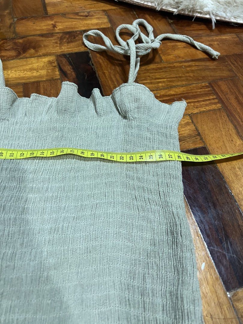 Olive Green Top (Category: Others Tops) located in Quezon City. Submitted by chloe_declutter (Listing ID 1454031822, Image 3). Description: Still available 08/26 Code: teal box Location: Cubao QC Shipment: J&T, Lalamove, Pickup.