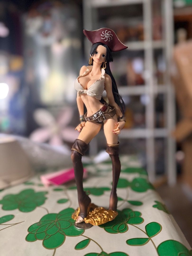 One Piece Boa Hancock Pirate Figure (Category: Figurines & Statues) located in Munoz. Submitted by laramold (Listing ID 1454096599, Image 1). Description: - Boa Hancock figure from One Piece - Features her iconic pirate outfit - Comes with a sturdy gold base - Highly detailed sculpt of outfit and accessories - A must-have display piece for any One Piece fan's collection.