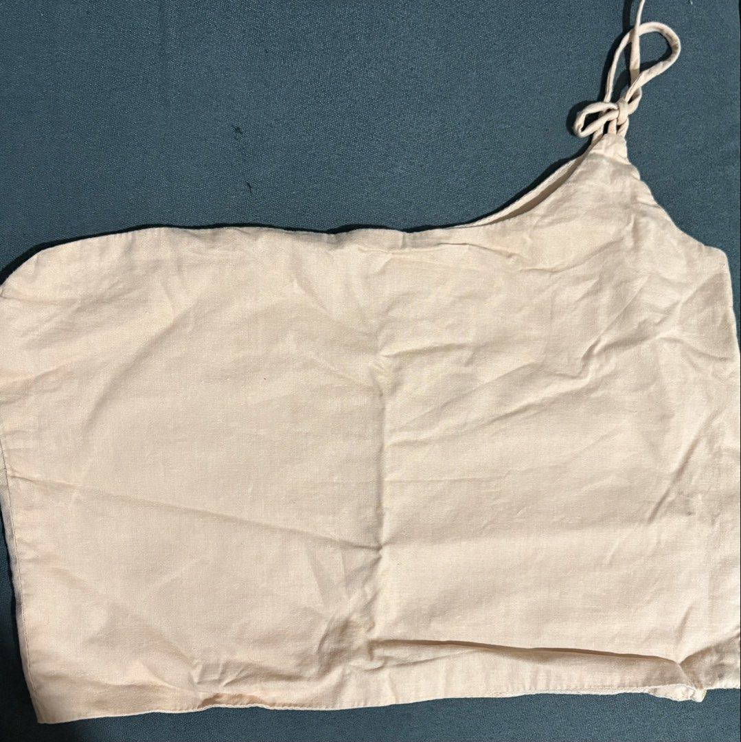 One Shoulder Linen Top in Peach (Category: Sleeveless) located in Las Pinas. Submitted by flrmz (Listing ID 1454154601, Image 2). Description: Made by Maia La Paloma Top in Peach From their website: Asymmetrical top features an adjustable strap, a zipper closure, and is lined. Rfs: don’t like the color on me.